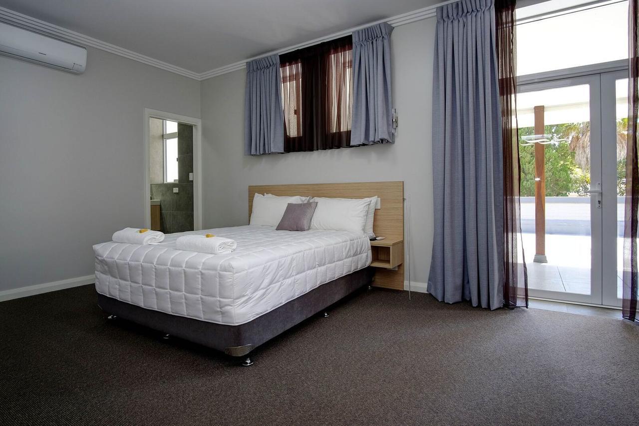 Hotel Lakes And Ocean 3*
